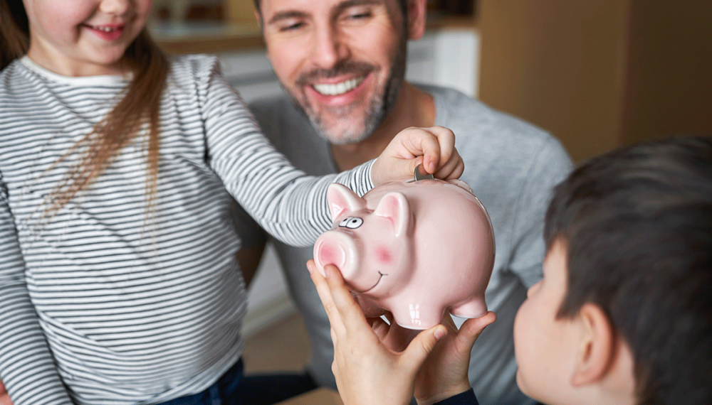 Parent talking to kids about money